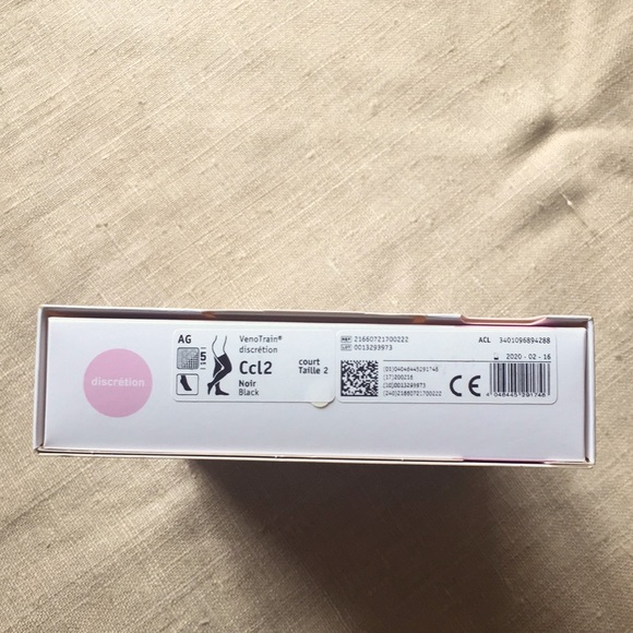 Bauerfeind VenoTrain Discretion Compression Stockings (Black) - Picture 8 of 16